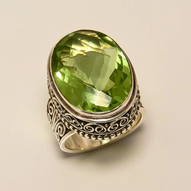 Bague en cristal olive vintage